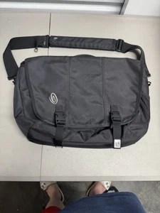 Timbuk2 Borsa Messenger Grande per Laptop Nera Imbottita Gancio e Passante - Foto 1 di 21
