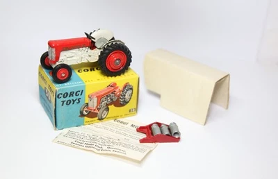 Tractor Corgi Nº 50 Massey Ferguson 65 en caja original - Excelente vintage años 60 Foto 1 de 4