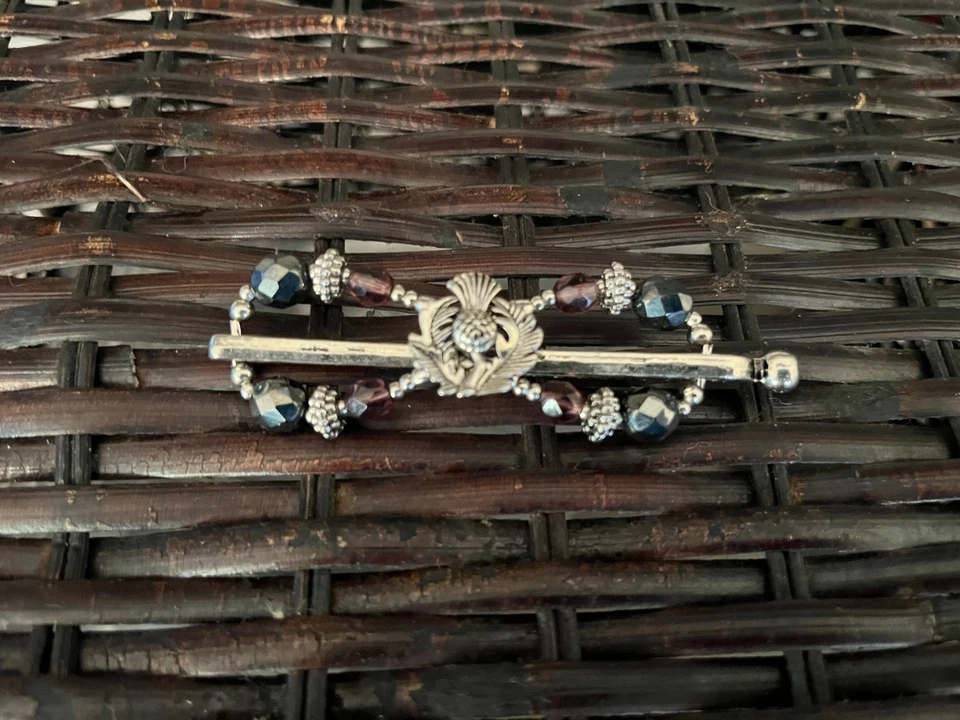 LILLA ROSE FLEXICLIP - Patrón de Piña Plateada con Cuentas de Ciruela Tamaño: Pequeño Foto 1 de 1