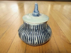 CL/RARE/VTG/UNUSUAL TEXTURED CERAMIC JAR/LID/CRAZING/SIGNED WINNIE/BLUE! - Picture 1 of 9