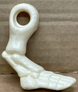 MOTU Battle Bones Right Leg He-Man Masters Of The Universe Original Part ⭐️ - Picture 1 of 3