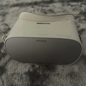 Oculus Go Standalone VR Headset FOR PARTS ONLY - Turns On - Picture 1 of 6