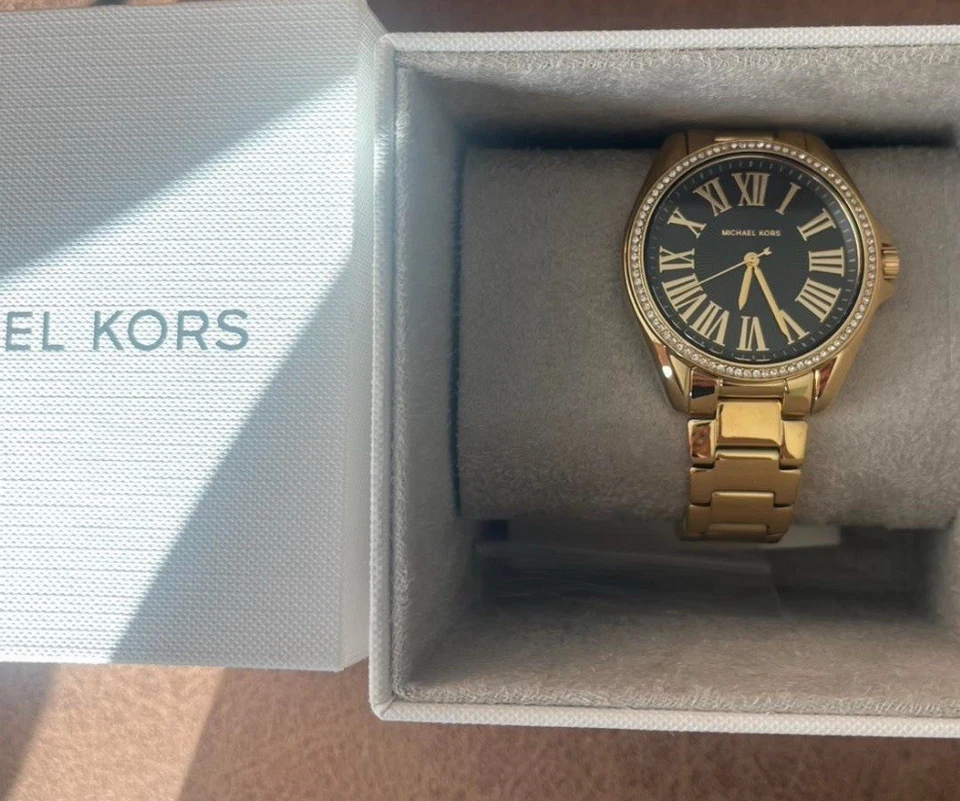 Reloj Michael Kors para mujer Kacie de tres manecillas tono dorado acero inoxidable 39 mm Foto 1 de 1