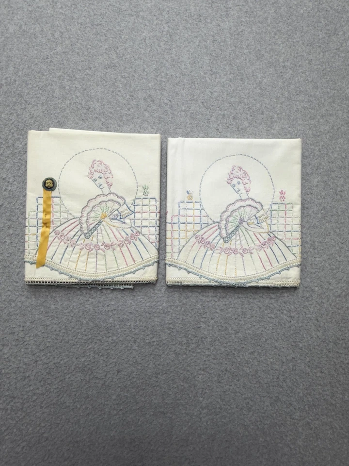 Juego de 2 fundas de almohada bordadas a mano pastel dama con abanico crochet encaje ribete Foto 1 de 4