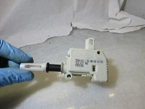 Porsche Cayenne S Mk1 955 rear tailgate hatch central locking actuator 7l5827761 - Picture 1 of 5