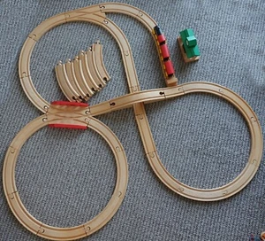 BRIO STARTER / ERWEITERUNGSSET für Thomas und seine Freunde Holzeisenbahn Züge - Bild 1 von 7