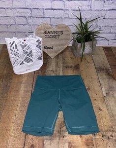 Usado en Excelente Condición Lululemon Wunder Train Pantalón Corto de tiro alto 8" Verde azulado Laguna TALLA 10 - Imagen 1 de 14
