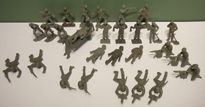 Tim Mee  - Green - WWII Army Men - Lot of 30 - Soldiers Medic Stretcher Wounded