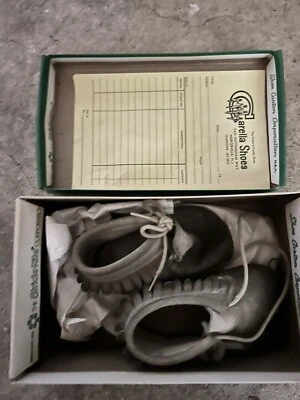 ¡Botines de cuero Stride Rite 1981 vintage! Foto 1 de 4