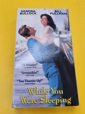 ⭐️⭐️⭐️⭐️⭐️ VHS Movie Video Tape While You Were Sleeping (1995, Sandra Bullock) - Image 1 of 3