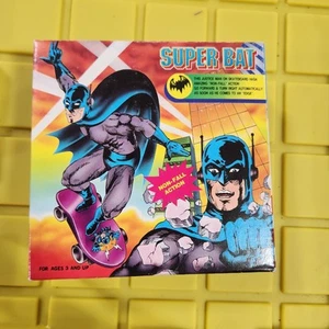 Vintage SUPER BAT Batman Skateboard Actionfigur Knockoff Bootleg B13 - Bild 1 von 3