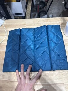 Lug Landing Pad Sitzkissen türkis 12,5” x 15,5” LESEN - Bild 1 von 4