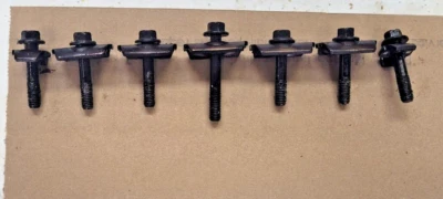 JUEGO DE PERNOS Y ESPACIADORES DE ÁRBOL DE LEVAS CHRYSLER/DODGE/JEEP 3,3 L/3,8 L - USADO Foto 1 de 3