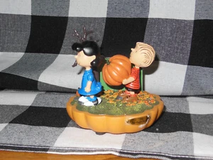 Hawthorne Village Peanuts It's the Great Pumpkin Collection The Perfect Pick - Picture 1 of 5