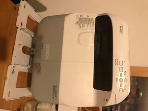 Epsom EB-470 projector - Picture 1 of 2