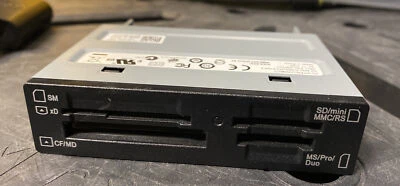 Dell Inspiron Slim Case 19-in-1 Media Card Reader - Image 1 of 4