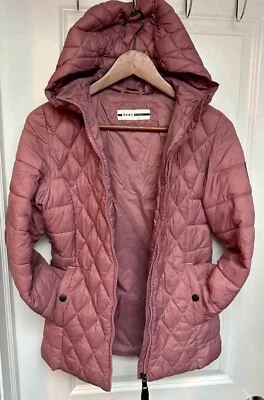 DKNY Sport - Chaqueta acolchada rosa rosa con capucha ligera para niñas (XL) Foto 1 de 4