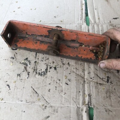 SOPORTE MONTAJE DELANTERO KUBOTA MOWER DECK 48A Foto 1 de 4