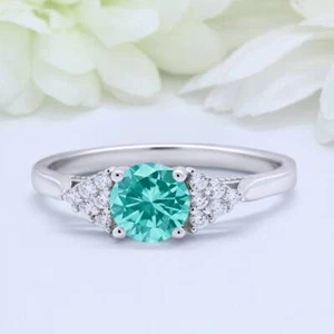 Alianza de compromiso de diamantes simulados de corte redondo de 2,0 quilates en plata de ley 925 - Imagen 1 de 6