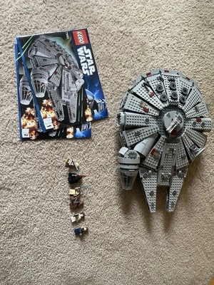 LEGO Star Wars: Halcón Milenario (7965) Foto 1 de 4