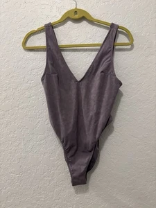 Good American Scuba moderner lavendelfarbener Body mit eckigem Ausschnitt Größe Small (1) - Bild 1 von 4