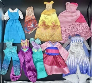 Menge 9 Disney Prinzessin Barbie Kleidung Belle Pocahontas Meerjungfrau Jasmin MEHR!! - Bild 1 von 24