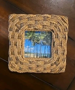 VINTAGE WOVEN STRAW ROPE EASEL RICH BROWN 7" X 7" FRAME -4X4" INSERT SIZE - Picture 1 of 4