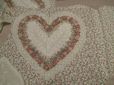 Panel de almohada de tela vintage CALICO FORMA DE CORAZÓN nuevo listo para ser acolchado a mano PAR Foto 1 de 2