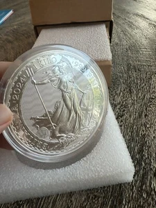 2024 1 Kilo Silver Britannia, Royal UK Mint, With “king Charles”! RARE 🔥🔥 - Picture 1 of 8