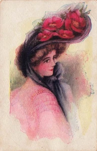 BELLA DONNA IN ROSA CON GRANDE CAPPELLO CON FIORI c1919 CARTOLINA D'EPOCA 112425 U - Foto 1 di 2