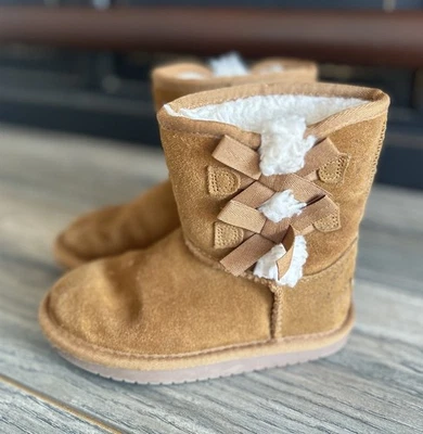 Bota Victoria Infantil Koolaburra By Ugg Talla 10 Castaño EE. UU. 1090330 SEMINUEVA Foto 1 de 4