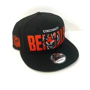 CINCINNATI BENGALS 2023 NFL DRAFT DRUCKKNOPFLASCHE MÜTZE schwarz GROSSES LOGO Schreibweise New Era - Bild 1 von 8