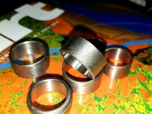 Unisex Ring 11mm Titan mit Hammerschlag bearbeitet, antiseptisch antiallergen - Bild 1 von 12