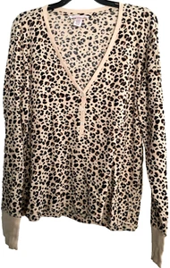 Top de Dormir Victorias Secret Térmico Henley Talla XL Estampado Animal Guepardo Cuello en V - Imagen 1 de 13