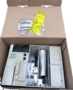SCHNEIDER ELECTRIC TSX3721001 TSX MICRO + BATTERY PLC BASE UNIT - Imagen 1 de 4