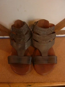 ROAN-BED STU "CHARLA"  TAUPEY GREY LEATHER GLADIATOR SANDALS   WMNS SZ.  6  NWOB - Picture 1 of 4