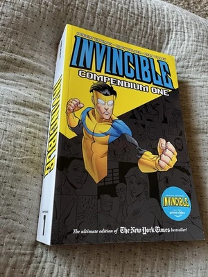 Invincible Compendium #1 (Image Comics Malibu Comics agosto 2011) Foto 1 de 3
