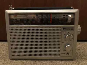 General Electric GE 7-2940A tragbares Transistorradio AM FM Wetterfunk TV USA - Bild 1 von 4