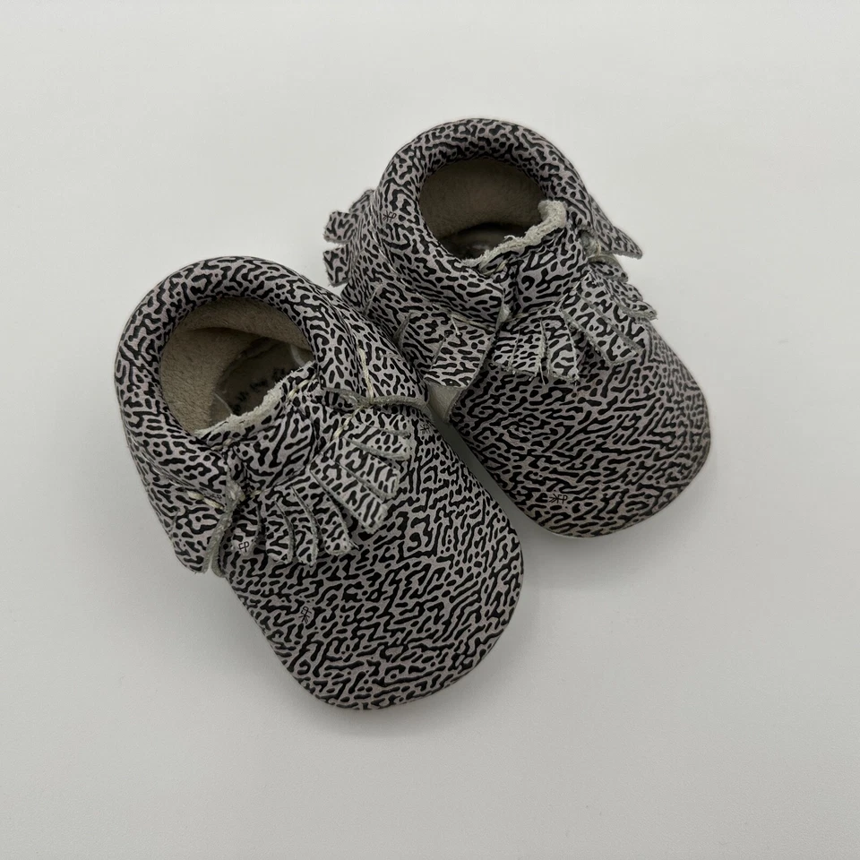 FRESHLY PICKED Gray/White Leather Fringe Moccasins Moccs Size 1 - Image 1 of 3