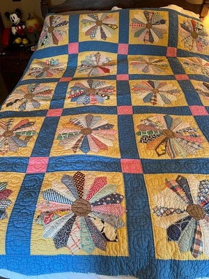 Vintage Handmade Dresden Plate Feedsack Quilt Hand Quilted / Pieced 79 x 66   #1 - Image 1 of 4