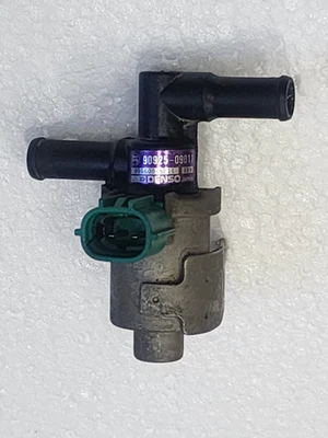 OEM 1985-1990 TOYOTA COROLLA 1.6L 1.8L OUTER VENT CONTROL VALVE 90925-09011 - Image 1 of 4