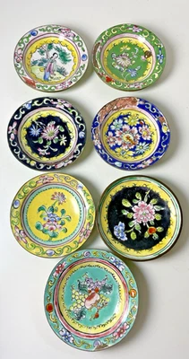 Antiguo Lote de 7 Plato Baratija/Pin Pintado a Mano Cobre Esmaltado Cantón Chino 3" Foto 1 de 4