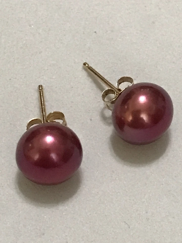 Impresionantes pendientes de perlas rojas oscuras de oro de 14k Foto 1 de 4
