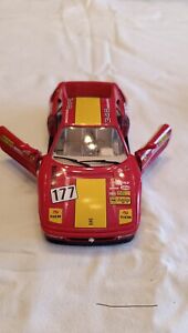 Voiture 1/24 Ferrari rouge 348 To 1989 Burago, Fabriqué en Italie 