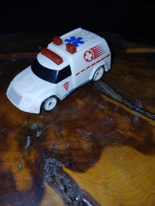 Hot Wheels 1994 White Ambulance  - Bild 1 von 4