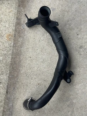 AUDI VW Volkswagen A3, Golf R, EA888 Mk 7  INTERCOOLER HOSE PIPE. 5Q0145840 Foto 1 de 3