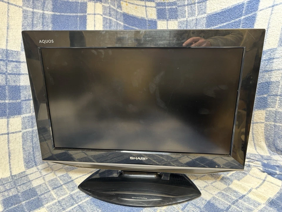 Sharp LC-20AD5E-BK 20 Inch AQUOS Freeview LCD TV ** NO REMOTE** - Image 1 of 4