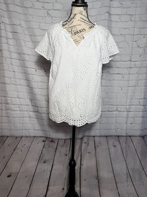 Blusa Talbots manga curta gola V acabamento recortado branca forrada ilhós renda pequena - Imagem 1 de 4