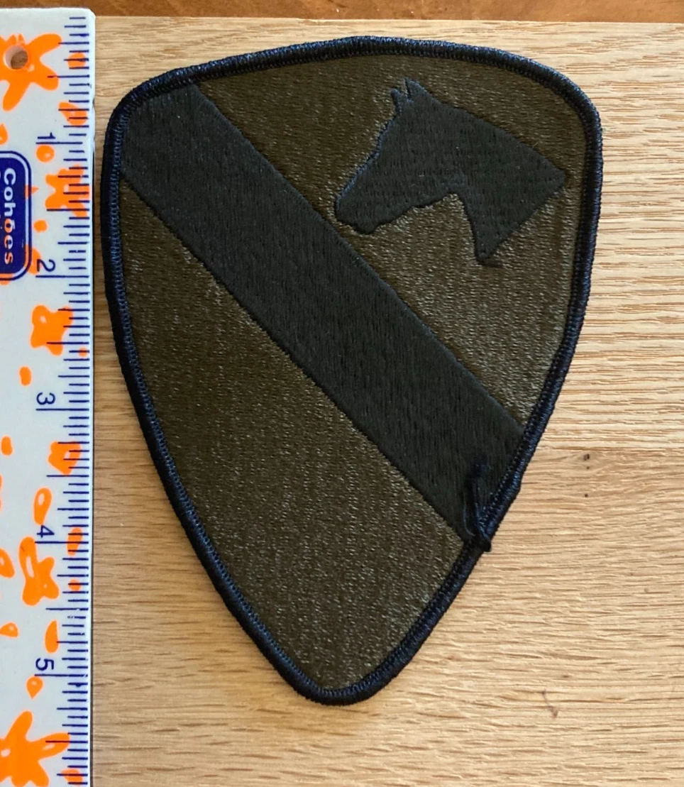 US Army Aufnäher – 1. Cav Sand – Bestickt & Mit Aufbügler – Ca. 8,3 Cm – Für Kleidung & Taschen