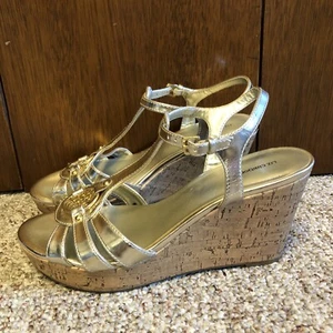 Liz Claiborne Gold Metallic Wedge Platform Dress Sandals•T-Strap Shoes•Sz 9.5M - Picture 1 of 6